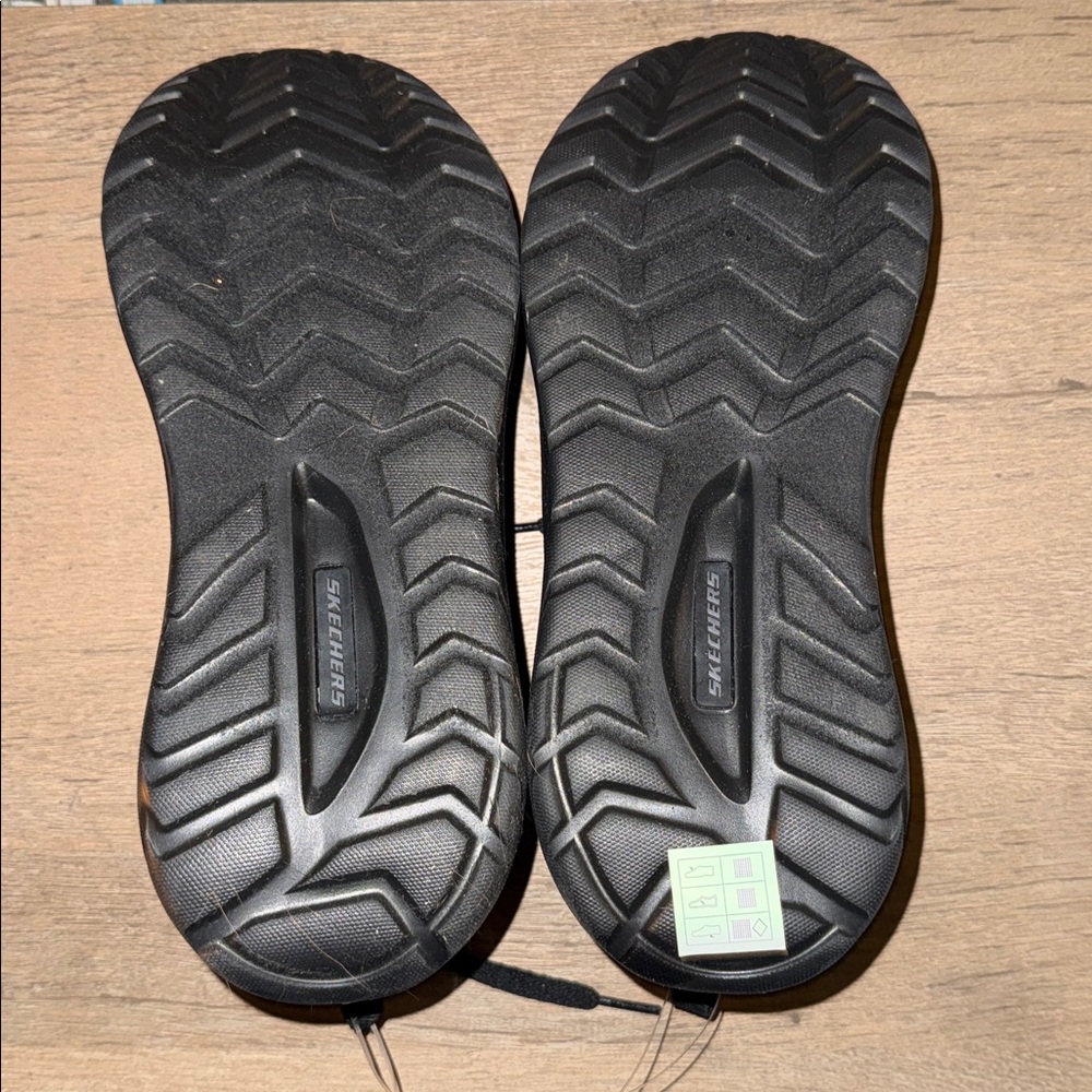 Size 8.5 Skechers Premium Memory Cushioning Memory Foam Sneakers - Picture 5 of 7